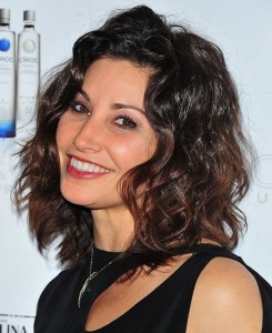 Shoulder length wavy hair style